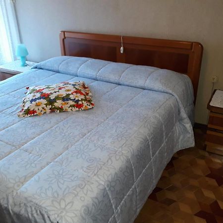 Appartamento Con Parcheggio Pubblico Sotto Casa Saint-Vincent Exterior photo