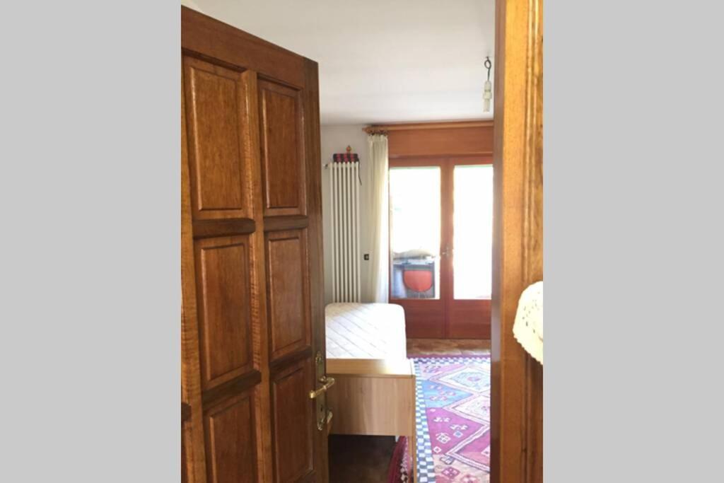 Appartamento Con Parcheggio Pubblico Sotto Casa Saint-Vincent Exterior photo